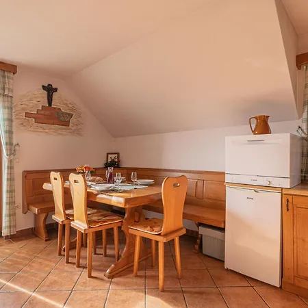 Vineyard Rataj 1 Hot Tub - Happy *