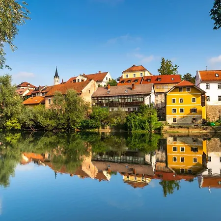 Vineyard Rataj 1 Hot Tub - Happy