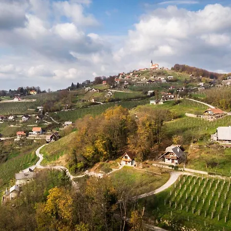 Vineyard Rataj 1 Hot Tub - Happy 別荘 *